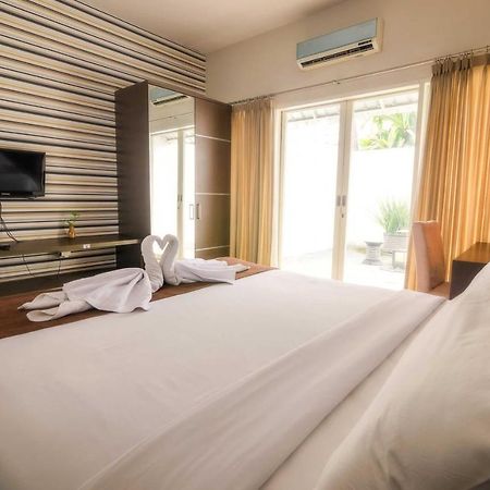 The Square Surabaya Hotel Exterior photo