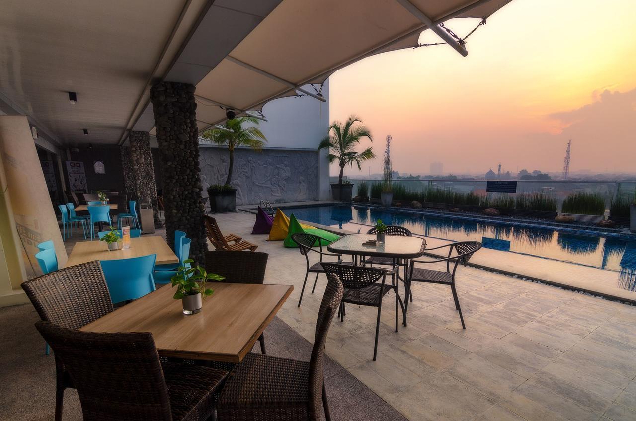 The Square Surabaya Hotel Exterior photo