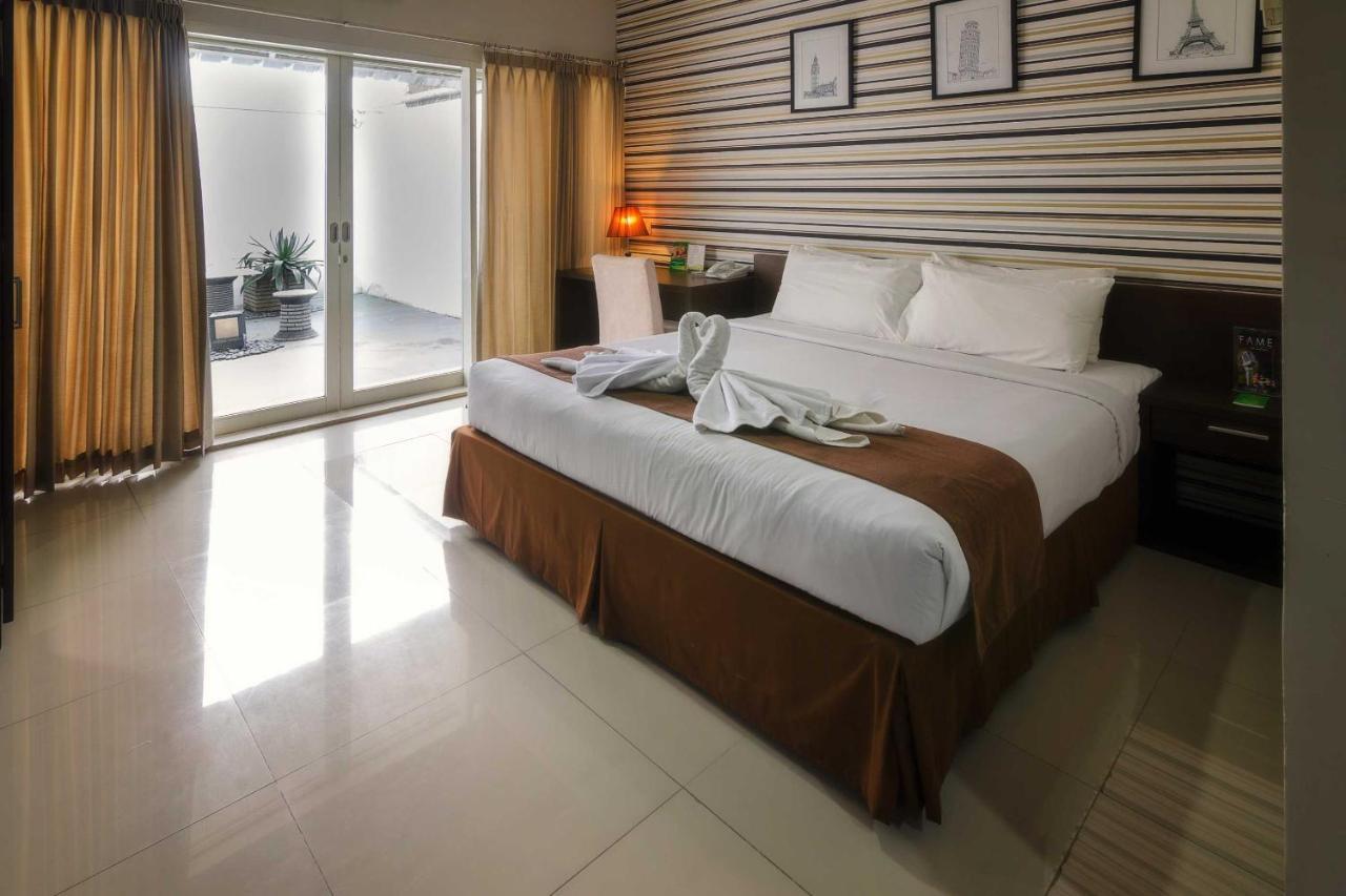 The Square Surabaya Hotel Exterior photo