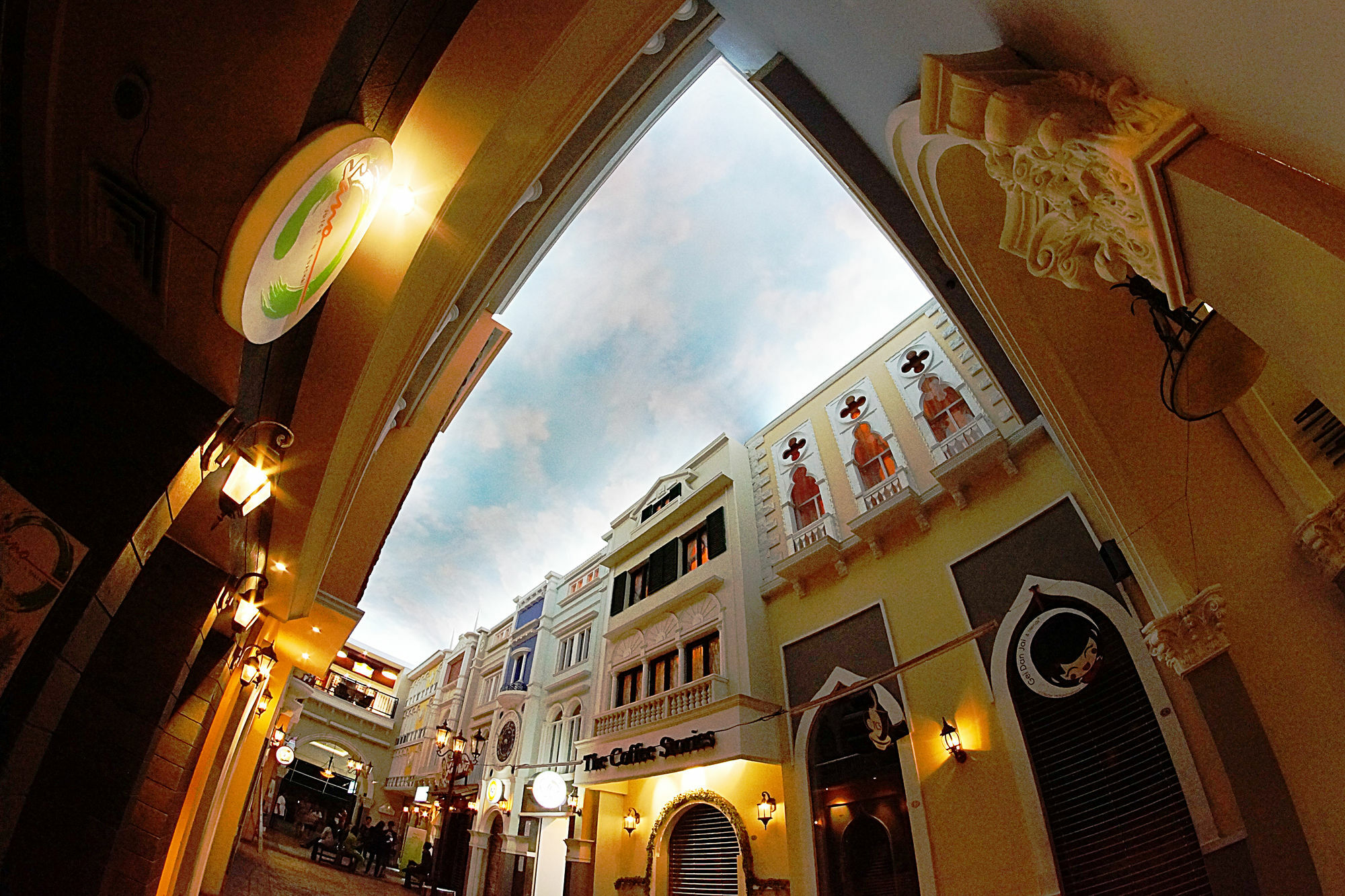 The Square Surabaya Hotel Exterior photo